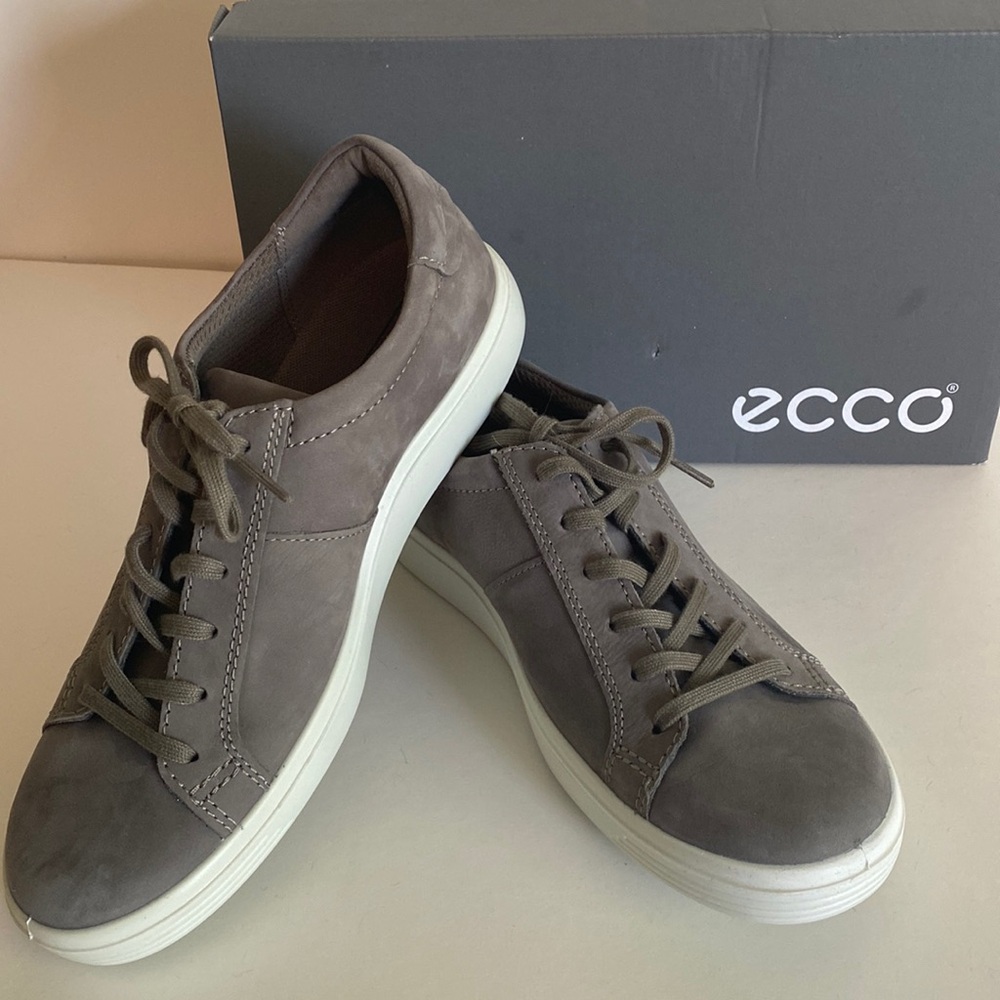 Womens Ecco Gray Suede Sneakers size 9 new with box